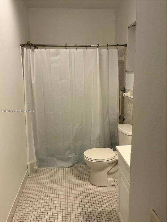 For Sale: $150,000 (1 beds, 1 baths, 703 Square Feet)