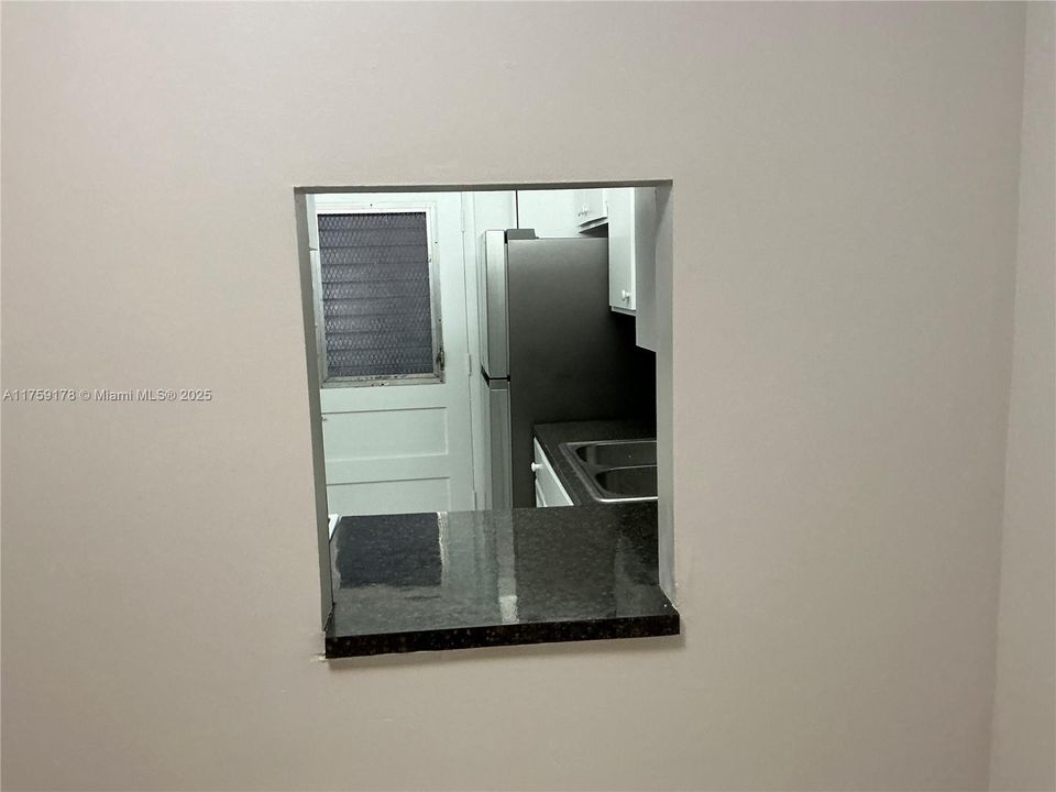 For Sale: $150,000 (1 beds, 1 baths, 703 Square Feet)