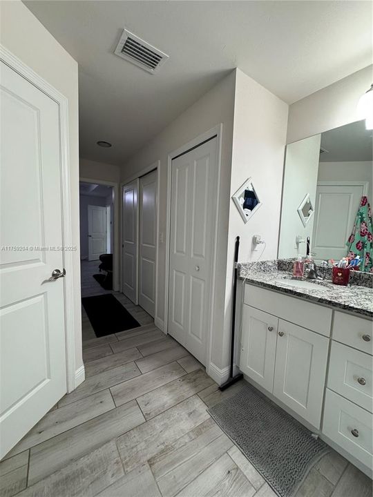 На продажу: $270,000 (4 спален, 2 ванн, 0 Квадратных фут)