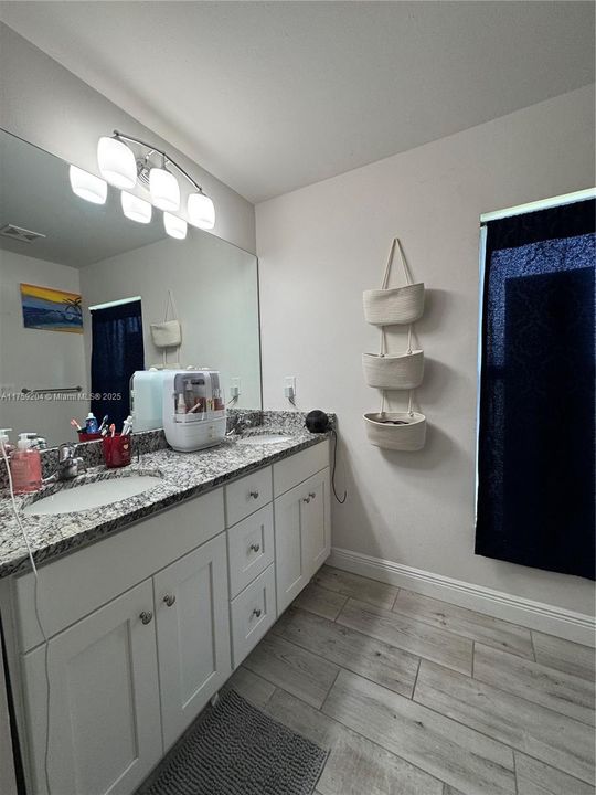 На продажу: $270,000 (4 спален, 2 ванн, 0 Квадратных фут)