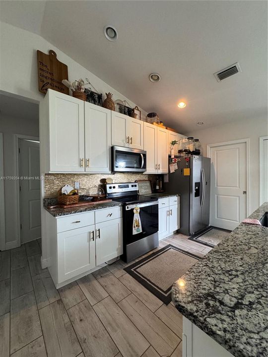 На продажу: $270,000 (4 спален, 2 ванн, 0 Квадратных фут)