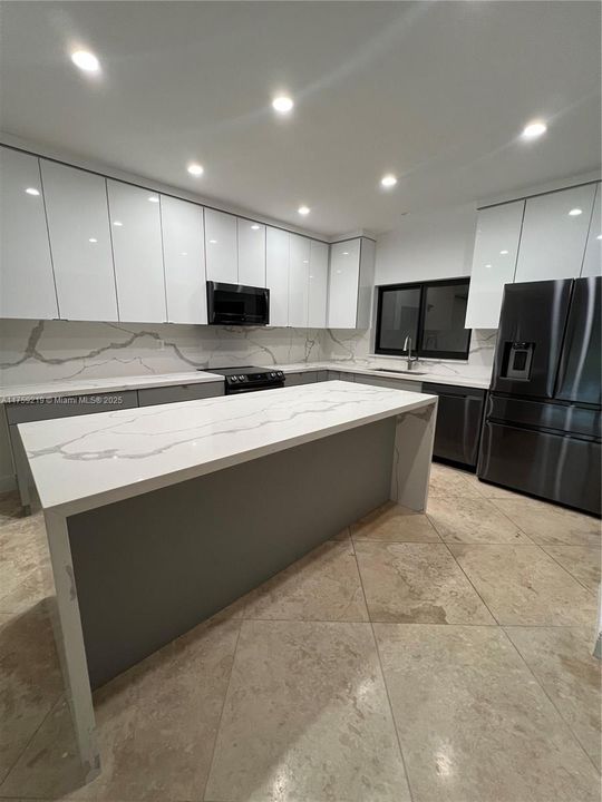 Active With Contract: $587,000 (2 beds, 2 baths, 1780 Square Feet)