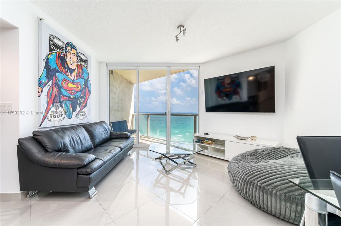 待售: $979,000 (2 贝兹, 2 浴室, 1266 平方英尺)