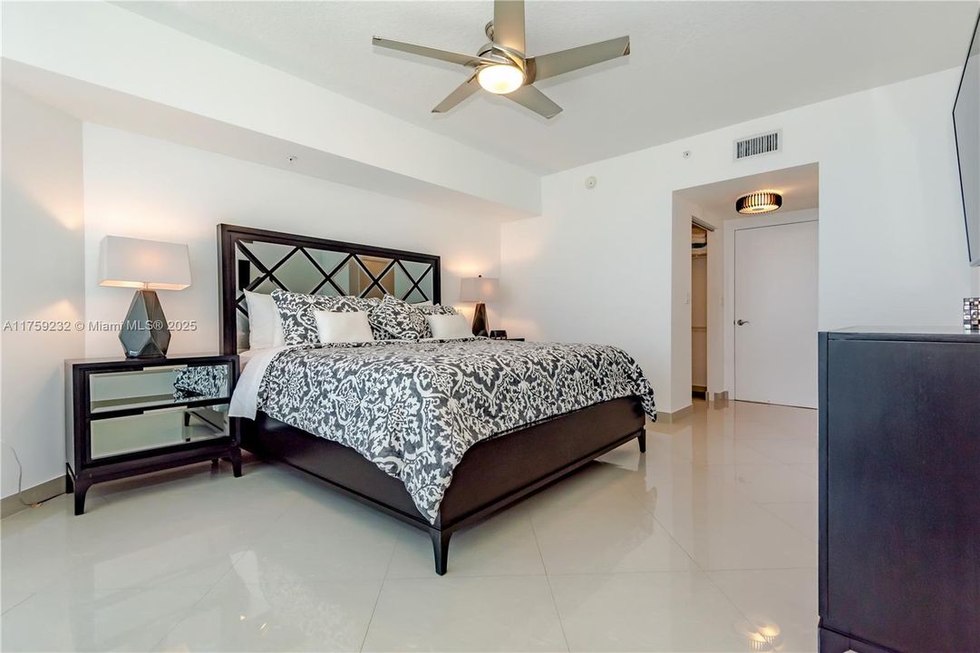 待售: $979,000 (2 贝兹, 2 浴室, 1266 平方英尺)