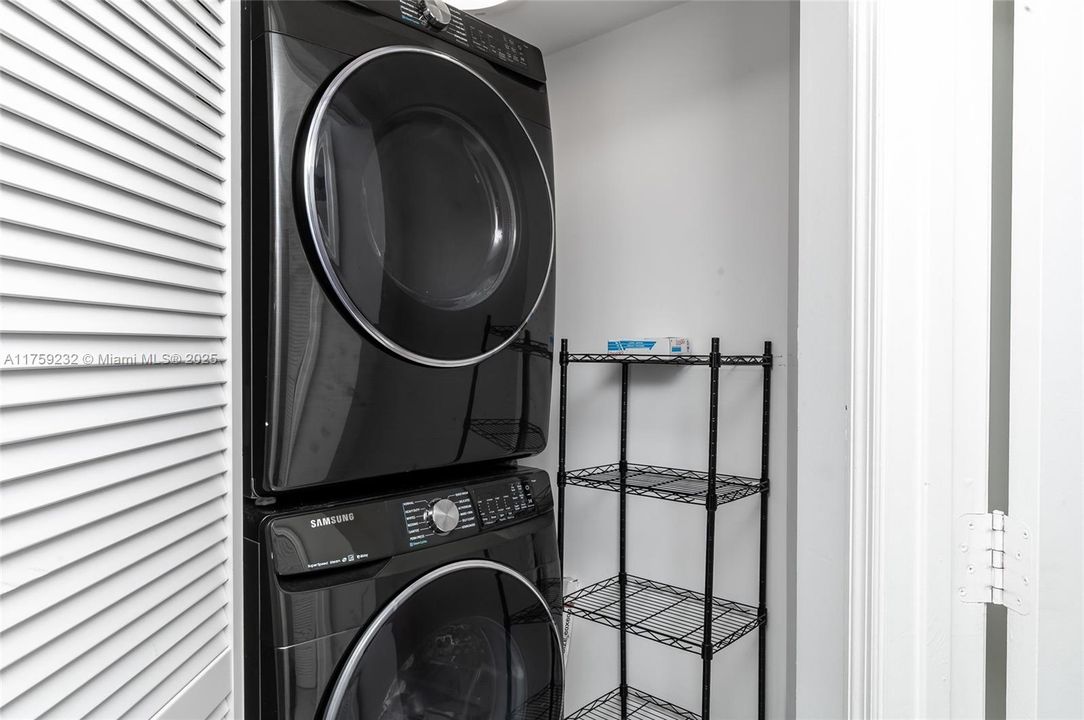 待售: $979,000 (2 贝兹, 2 浴室, 1266 平方英尺)