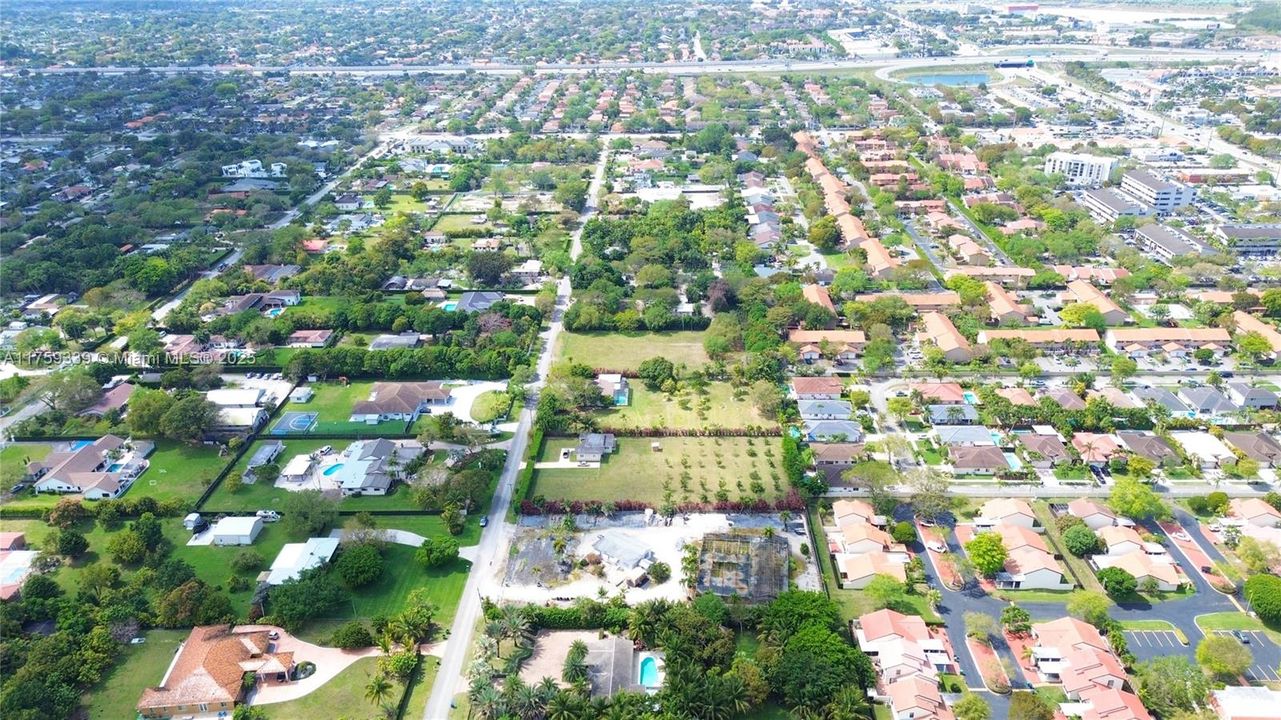 Под контрактом: $1,650,000 (2 спален, 1 ванн, 1440 Квадратных фут)