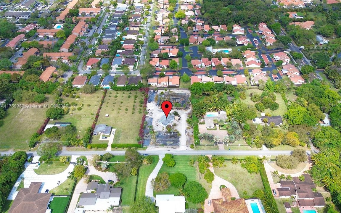 Под контрактом: $1,650,000 (2 спален, 1 ванн, 1440 Квадратных фут)