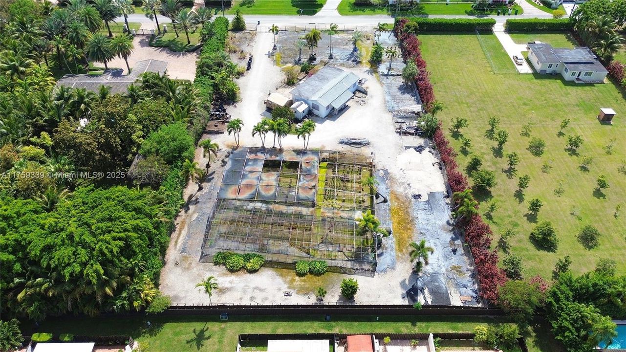 Под контрактом: $1,650,000 (2 спален, 1 ванн, 1440 Квадратных фут)