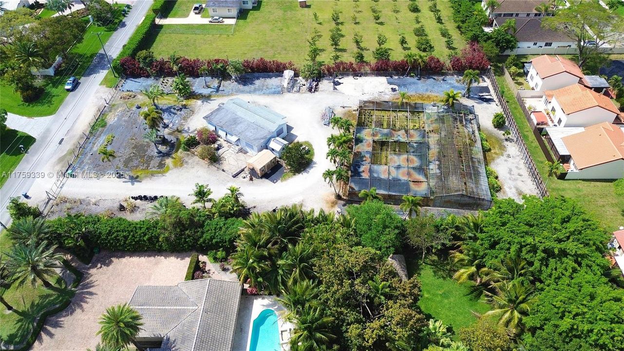 Под контрактом: $1,650,000 (2 спален, 1 ванн, 1440 Квадратных фут)