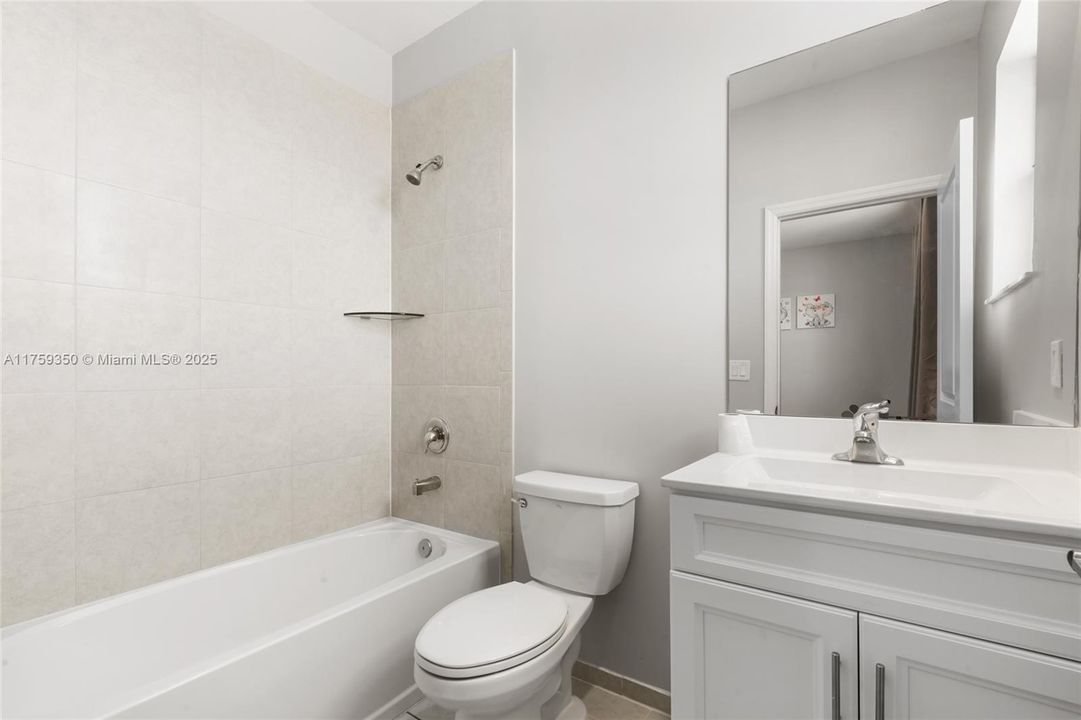 На продажу: $415,000 (3 спален, 3 ванн, 1328 Квадратных фут)