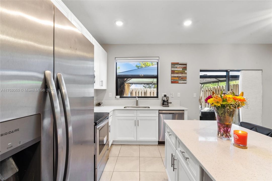 На продажу: $415,000 (3 спален, 3 ванн, 1328 Квадратных фут)