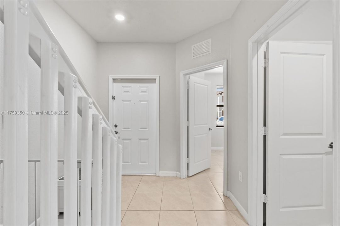 На продажу: $415,000 (3 спален, 3 ванн, 1328 Квадратных фут)