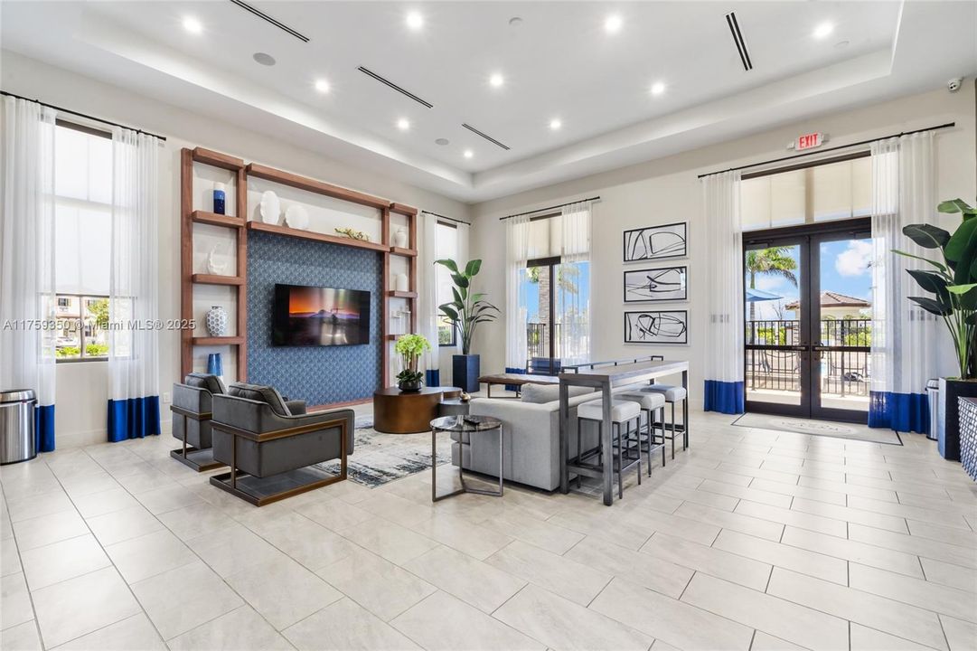 На продажу: $415,000 (3 спален, 3 ванн, 1328 Квадратных фут)