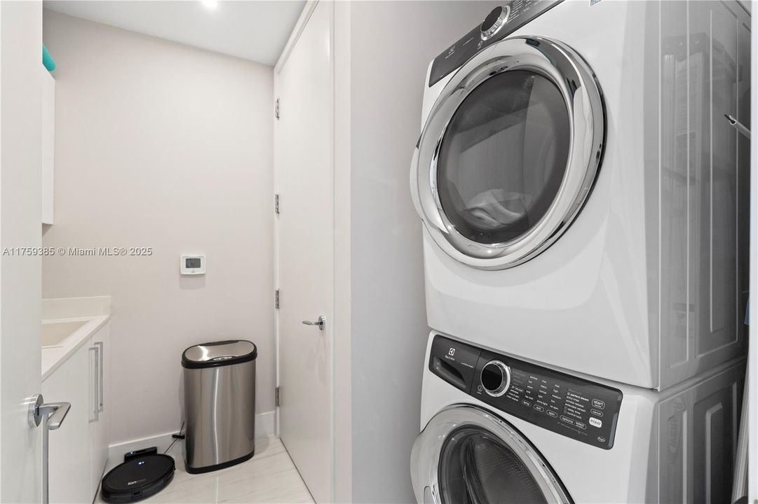 Recently Rented: $14,000 (2 beds, 2 baths, 1447 Square Feet)