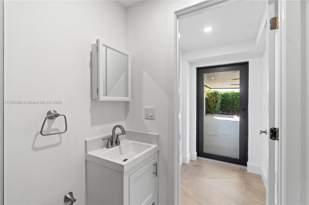 Recently Sold: $829,900 (4 beds, 2 baths, 1788 Square Feet)