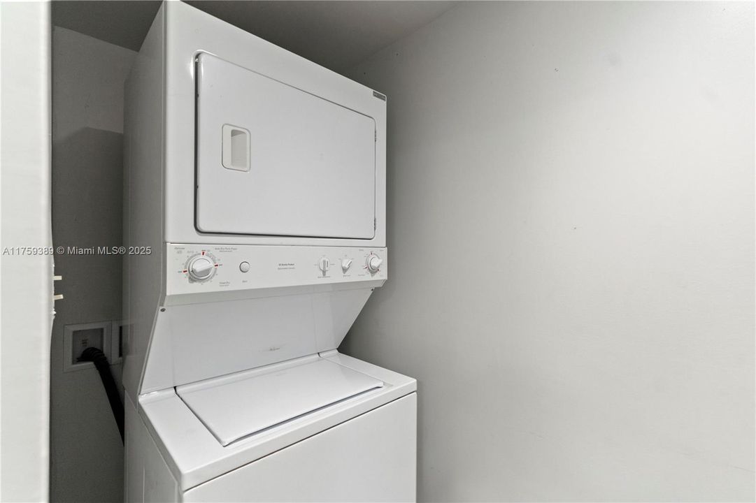 Recently Sold: $829,900 (4 beds, 2 baths, 1788 Square Feet)