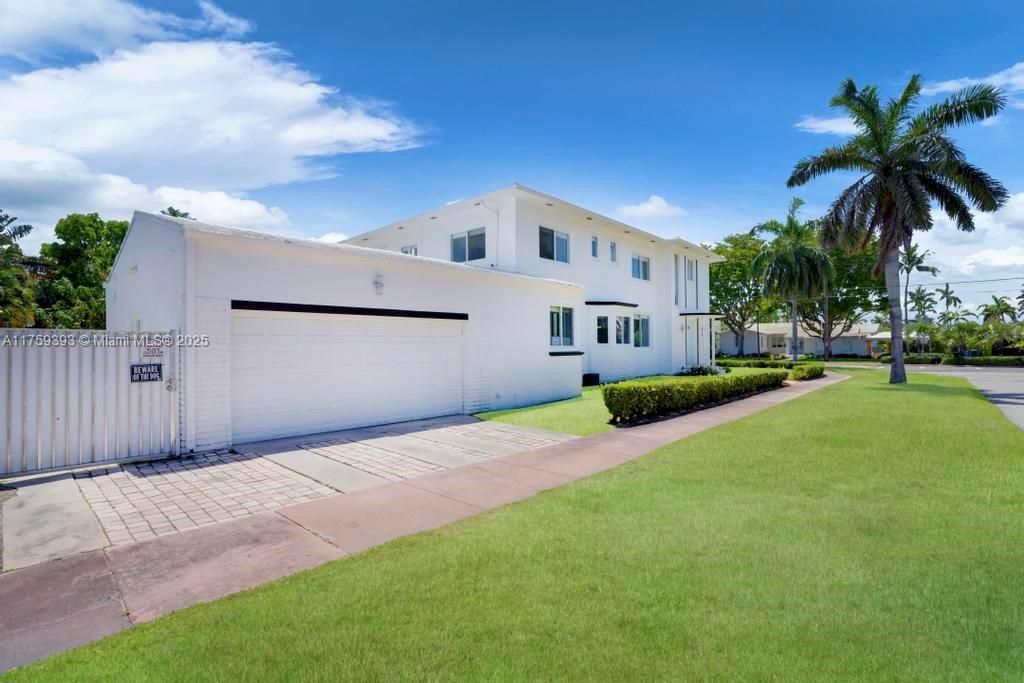 For Sale: $4,999,999 (4 beds, 3 baths, 3744 Square Feet)