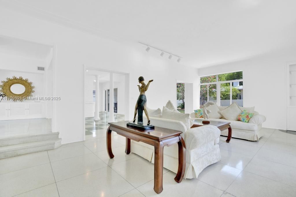 For Sale: $4,999,999 (4 beds, 3 baths, 3744 Square Feet)