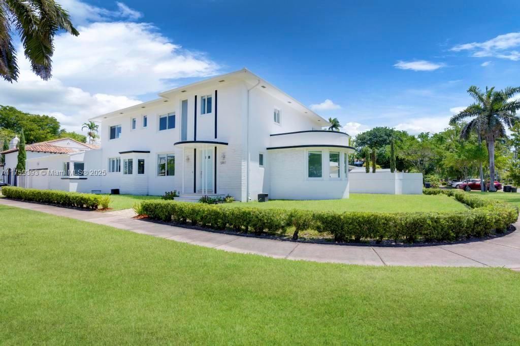 For Sale: $4,999,999 (4 beds, 3 baths, 3744 Square Feet)