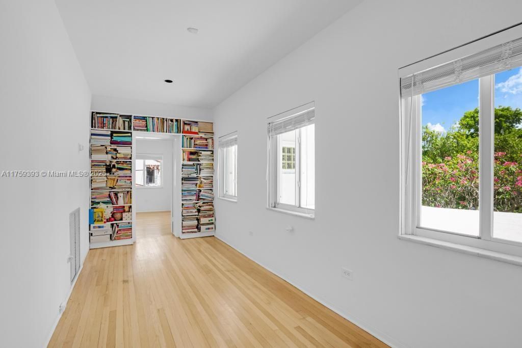 For Sale: $4,999,999 (4 beds, 3 baths, 3744 Square Feet)