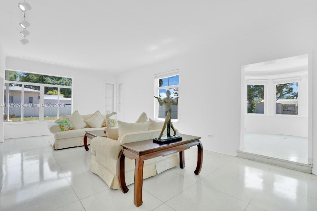 For Sale: $4,999,999 (4 beds, 3 baths, 3744 Square Feet)