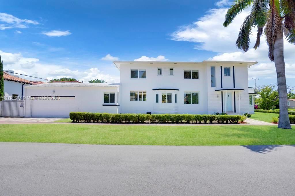 For Sale: $4,999,999 (4 beds, 3 baths, 3744 Square Feet)