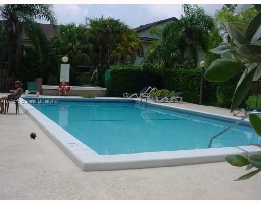 Recently Rented: $2,400 (2 beds, 2 baths, 986 Square Feet)