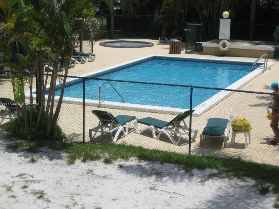 Recently Rented: $2,400 (2 beds, 2 baths, 986 Square Feet)