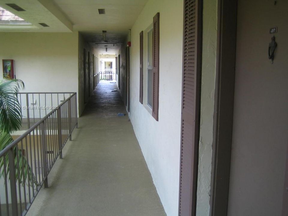 Recently Rented: $2,400 (2 beds, 2 baths, 986 Square Feet)