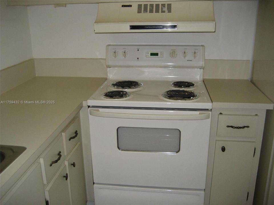 Recently Rented: $2,400 (2 beds, 2 baths, 986 Square Feet)