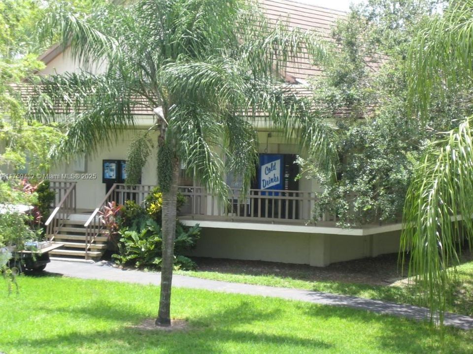 Recently Rented: $2,400 (2 beds, 2 baths, 986 Square Feet)