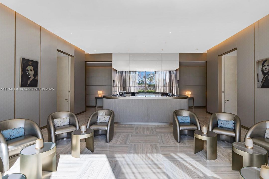 На продажу: $2,600,000 (2 спален, 2 ванн, 1214 Квадратных фут)