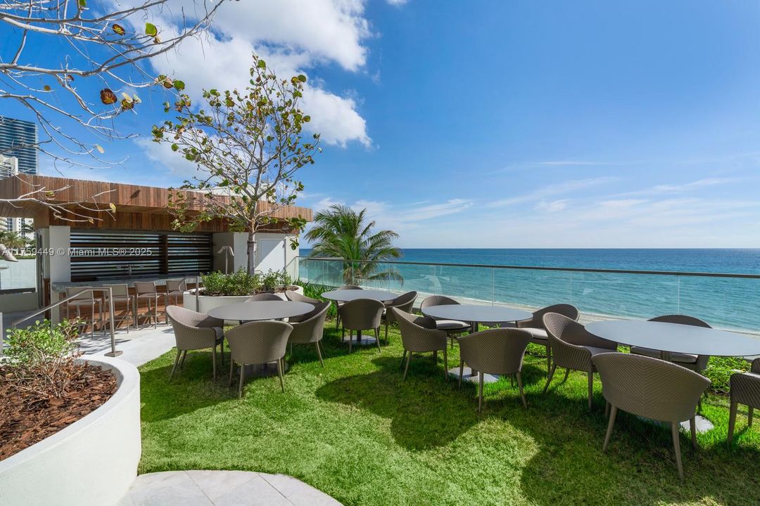 На продажу: $2,600,000 (2 спален, 2 ванн, 1214 Квадратных фут)