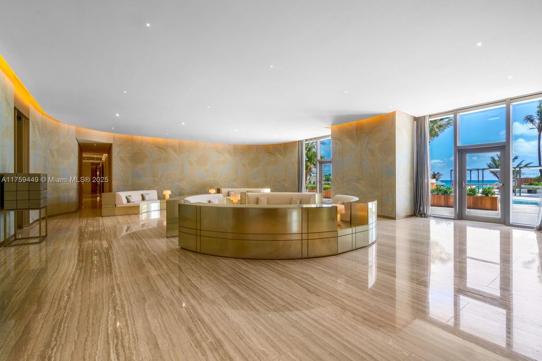 На продажу: $2,600,000 (2 спален, 2 ванн, 1214 Квадратных фут)