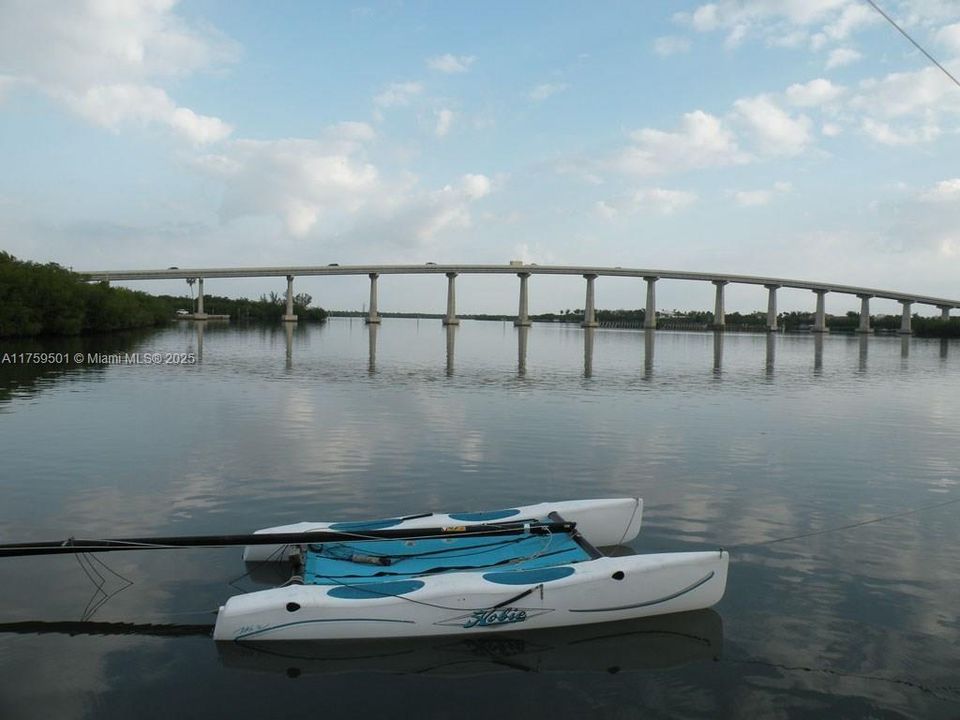Indian River Lagoon across street a bio-diverse estuary with loads of fish and wildlife to enjoy!