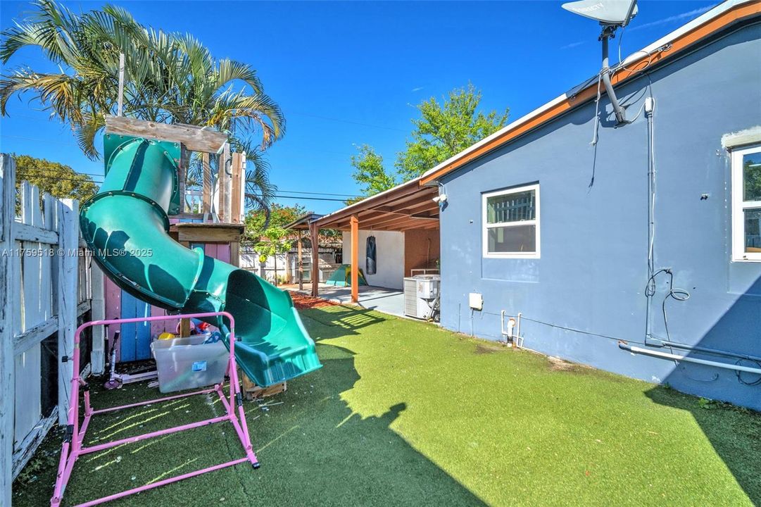 Vendido Recientemente: $450,000 (2 camas, 1 baños, 1172 Pies cuadrados)