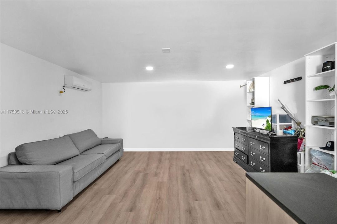 Vendido Recientemente: $450,000 (2 camas, 1 baños, 1172 Pies cuadrados)