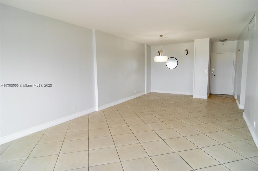 待售: $379,700 (2 贝兹, 2 浴室, 1149 平方英尺)