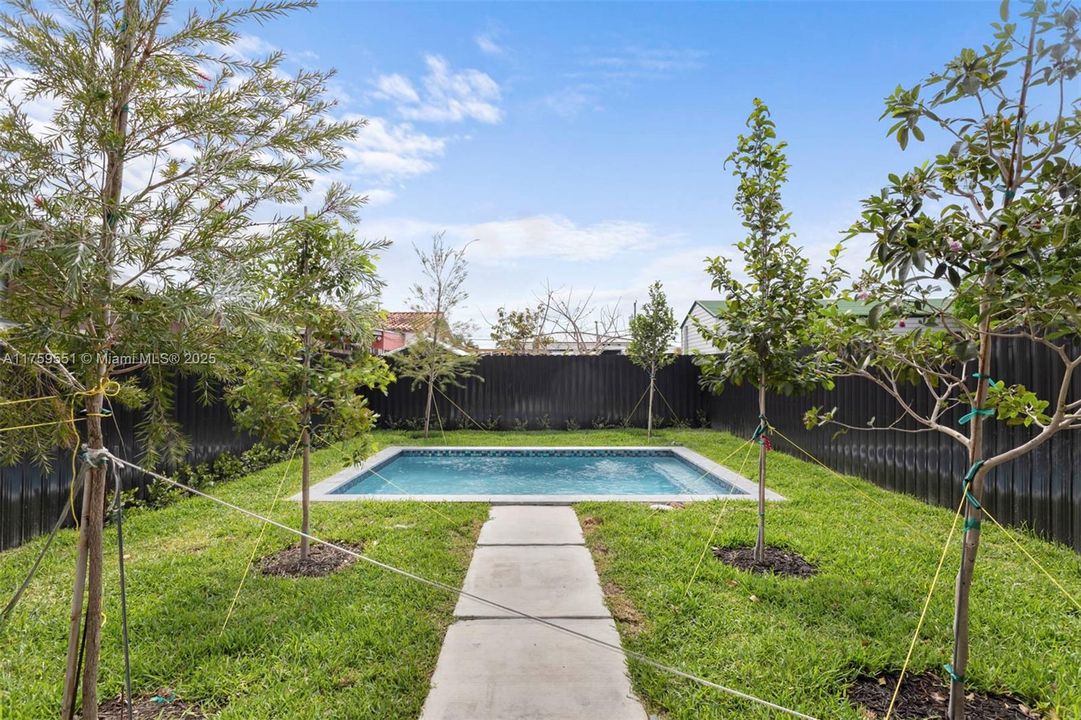 Recently Sold: $1,150,000 (4 beds, 4 baths, 2405 Square Feet)