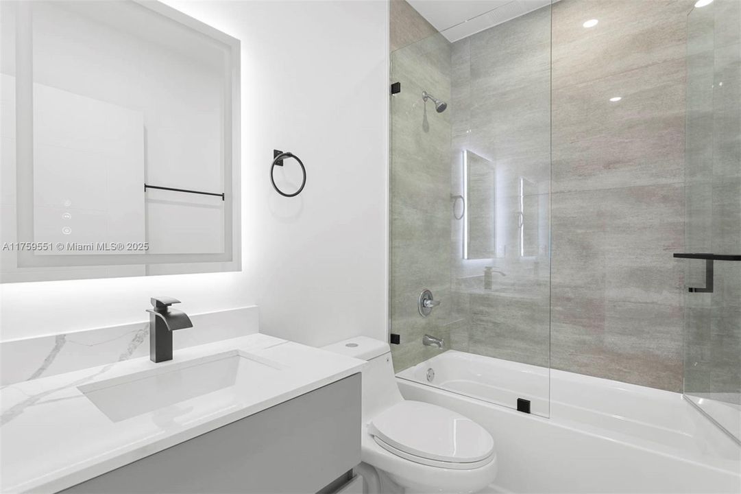 Recently Sold: $1,150,000 (4 beds, 4 baths, 2405 Square Feet)