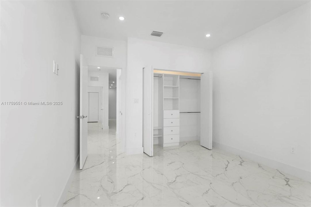 Recently Sold: $1,150,000 (4 beds, 4 baths, 2405 Square Feet)