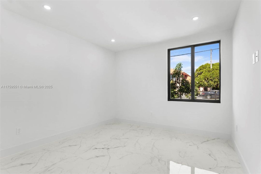 Recently Sold: $1,150,000 (4 beds, 4 baths, 2405 Square Feet)