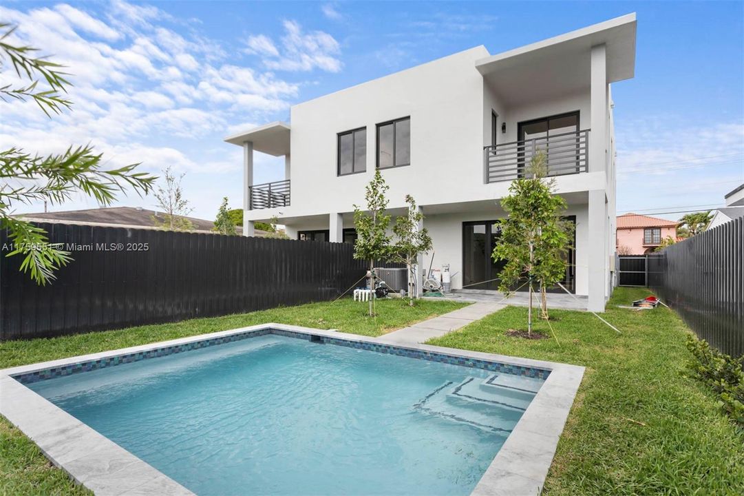 Recently Sold: $1,150,000 (4 beds, 4 baths, 2405 Square Feet)