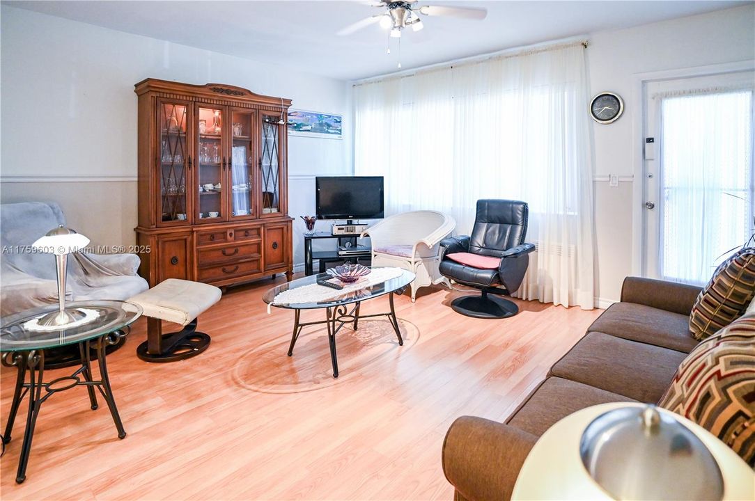 Vendido Recientemente: $139,900 (1 camas, 1 baños, 600 Pies cuadrados)