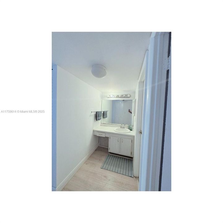 На продажу: $215,000 (1 спален, 1 ванн, 741 Квадратных фут)