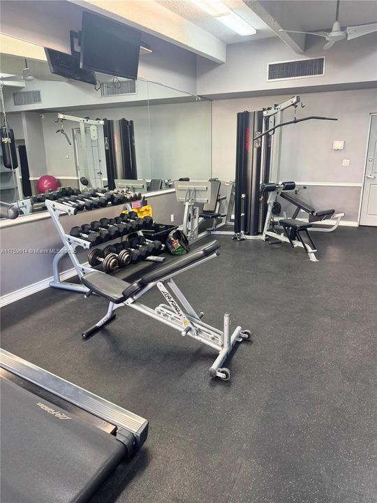 На продажу: $215,000 (1 спален, 1 ванн, 741 Квадратных фут)