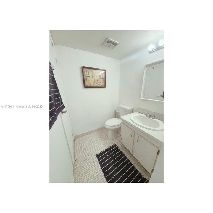 На продажу: $215,000 (1 спален, 1 ванн, 741 Квадратных фут)