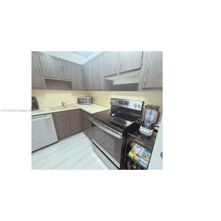 На продажу: $215,000 (1 спален, 1 ванн, 741 Квадратных фут)