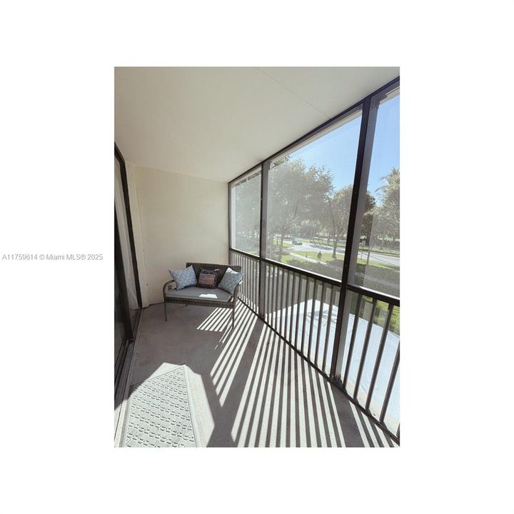 На продажу: $215,000 (1 спален, 1 ванн, 741 Квадратных фут)