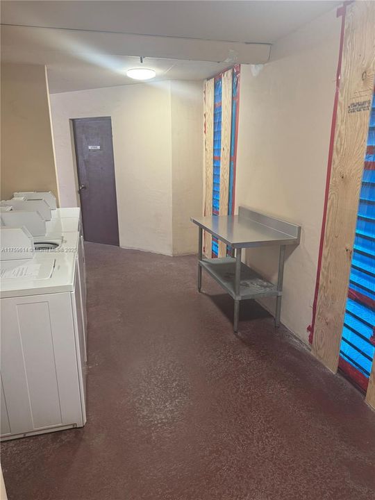 На продажу: $215,000 (1 спален, 1 ванн, 741 Квадратных фут)